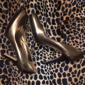 AUTHENTIC GUCCI pumps in excellent condition